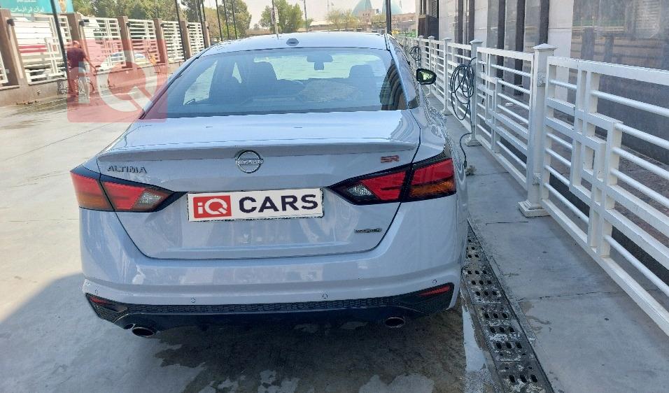 نيسان ألتيما